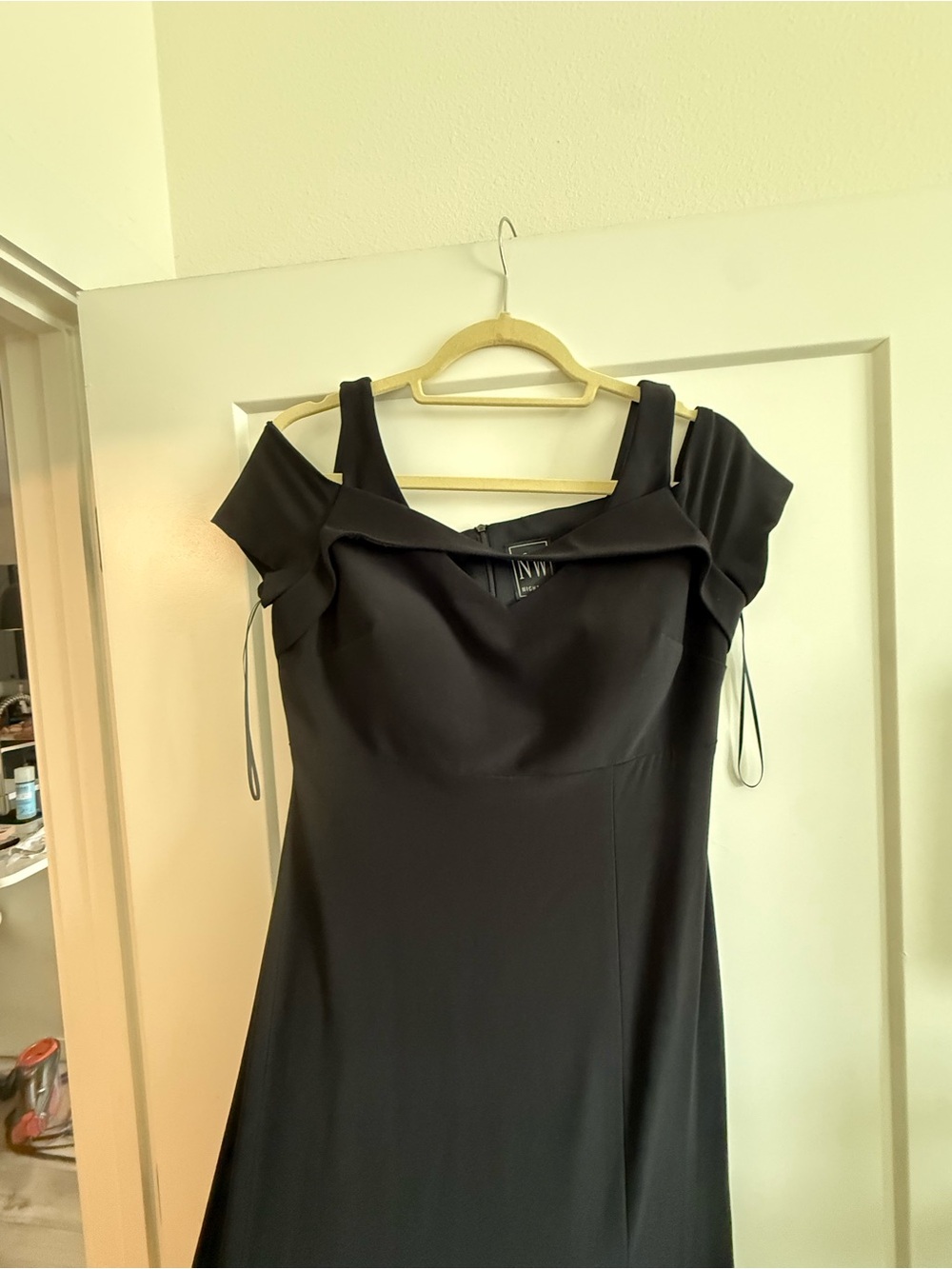 8P - Elegant Black Off-Shoulder Dress
